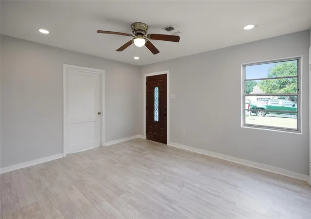 Photo 4 of Single family home for sale at 1722 Caspersen Dr, Houston, TX 77029 | MLS# 90103726 | Listing updated on 2026-09-18
