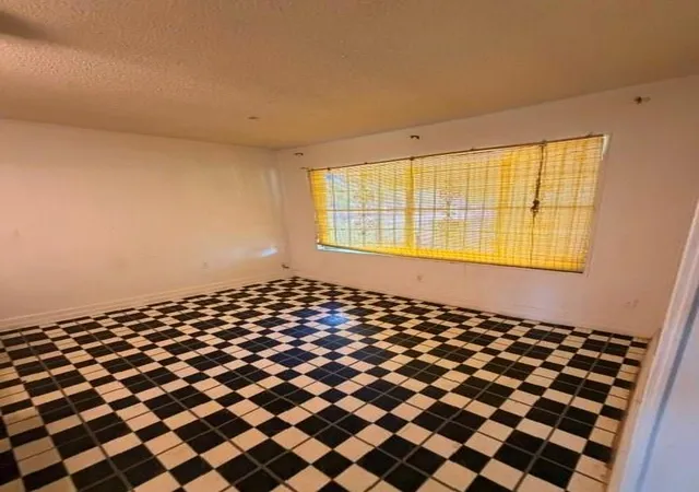 Photo 3 of Sale Pending at 5310 Westover St, Houston, TX 77033 | MLS# 40071774 | Listing updated on 2026-09-18