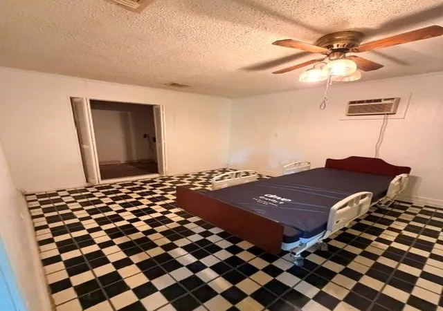 Photo 4 of Sale Pending at 5310 Westover St, Houston, TX 77033 | MLS# 40071774 | Listing updated on 2026-09-18