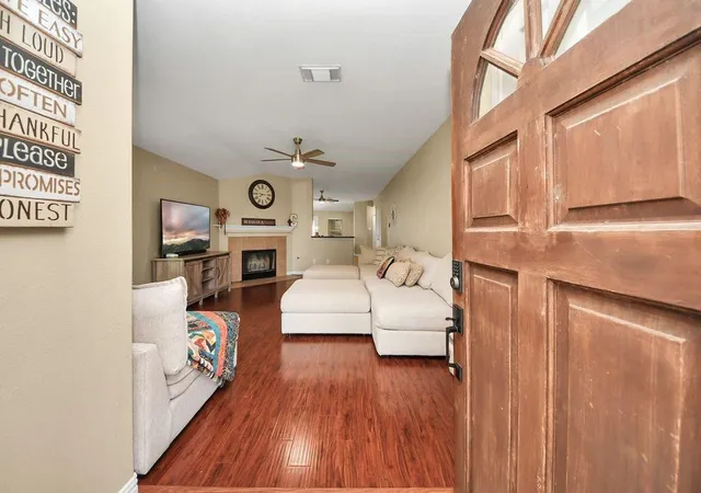 2nd image of 137 Rustic Colony Ln, Dickinson, TX 77539 | MLS# 14324664