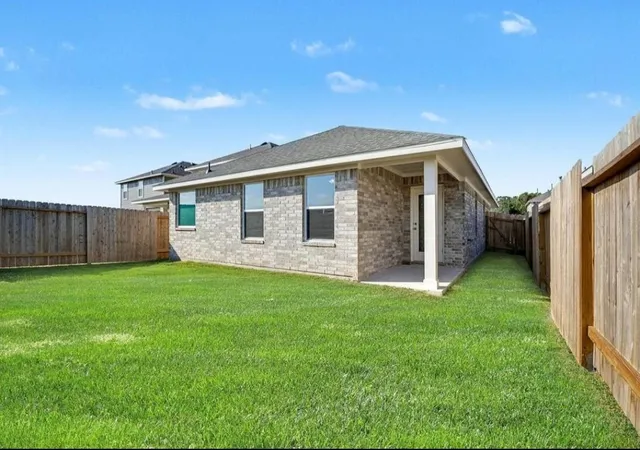 10th image of 4326 W Bayou Maison Cir, Dickinson, TX 77539 | MLS# 36253537