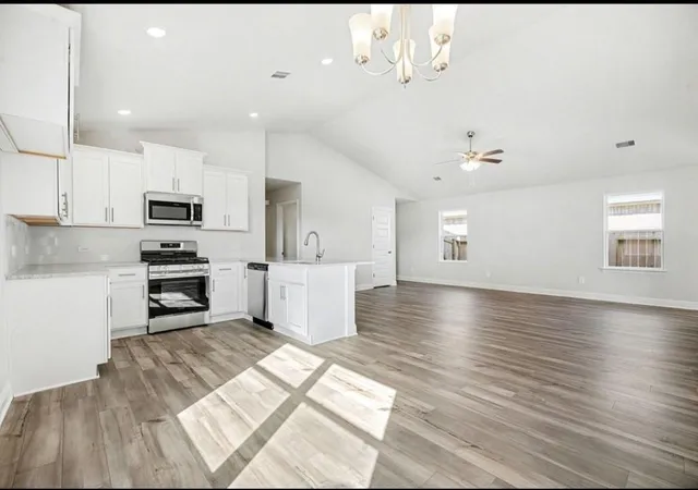 Photo 4 of Single family home for sale at 4326 W Bayou Maison Cir, Dickinson, TX 77539 | MLS# 36253537 | Listing updated on 2026-09-23