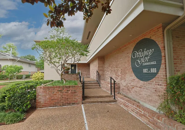 2nd image of 640 S Ripple Creek Dr #640, Houston, TX 77057 | MLS# 26115276