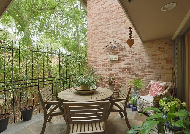 Photo 4 of Condo for sale at 640 S Ripple Crk Dr #640, Houston, TX 77057 | MLS# 26115276 | Listing updated on 2026-09-20