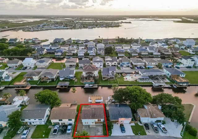3rd image of 4 N Sandpiper St, La Marque, TX 77568 | MLS# 53801217