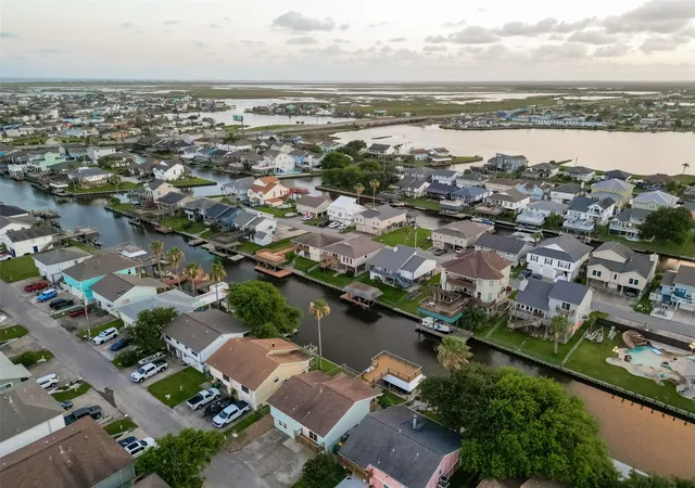 4th image of 4 N Sandpiper St, La Marque, TX 77568 | MLS# 53801217