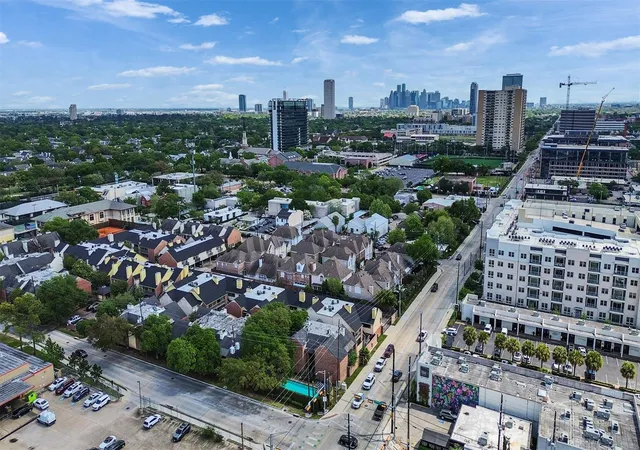 33rd image of 2829 Timmons Ln #204, Houston, TX 77027 | MLS# 47886294