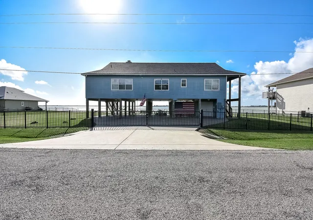 Photo 1 of Sale Pending at 1504 W Bayshore Dr, Palacios, TX 77465 | MLS# 77862253 | Listing updated on 2026-10-09