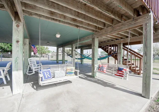 Photo 4 of Sale Pending at 1504 W Bayshore Dr, Palacios, TX 77465 | MLS# 77862253 | Listing updated on 2026-10-09