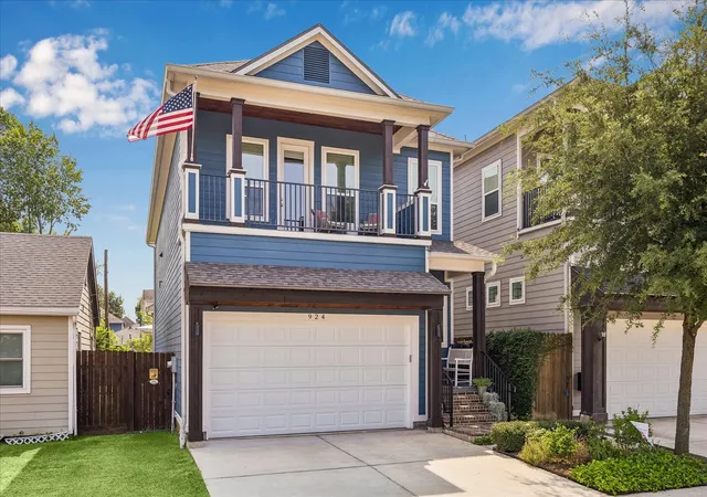 Photo 1 of Single family home for sale at 924 Alexander St, Houston, TX 77008 | MLS# 83058422 | Listing updated on 2026-09-16