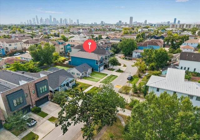 Photo 3 of Single family home for sale at 924 Alexander St, Houston, TX 77008 | MLS# 83058422 | Listing updated on 2026-09-16