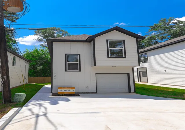 Photo 3 of Single family home for sale at 11382 Underwood St, Willis, TX 77318 | MLS# 91824221 | Listing updated on 2026-08-06