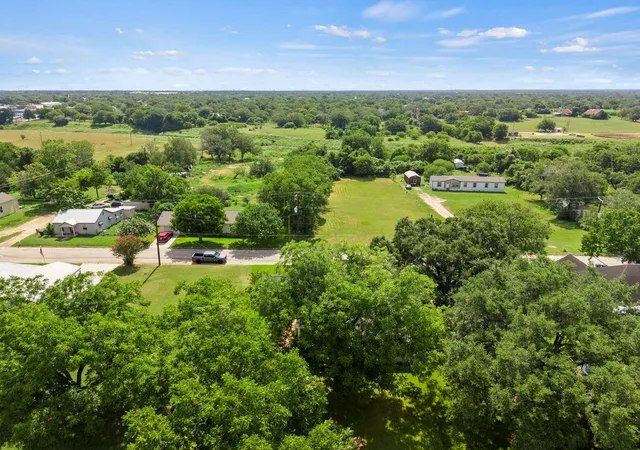 Homes for sale in Hallettsville, TX | 206 Mulberry St, Hallettsville, TX 77964 | MLS# 62998064