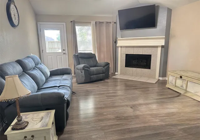3rd image of 5427 Chasewood Dr, Bacliff, TX 77518 | MLS# 81877503