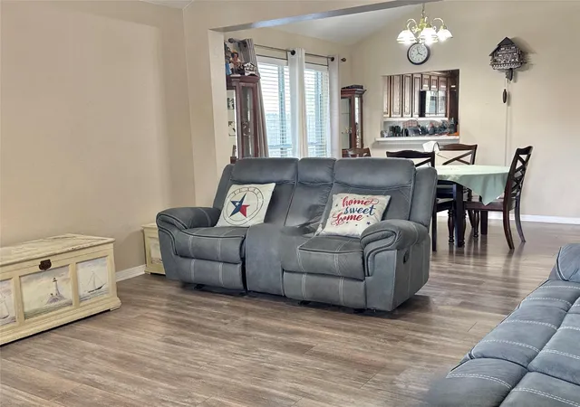 4th image of 5427 Chasewood Dr, Bacliff, TX 77518 | MLS# 81877503
