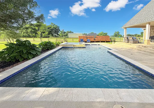 4th image of 807 Mill Rd, Angleton, TX 77515 | MLS# 43336889