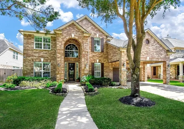 Photo 3 of Sale Pending at 27607 Macklind Ridge Ln, Katy, TX 77494 | MLS# 49403086 | Listing updated on 2026-09-13