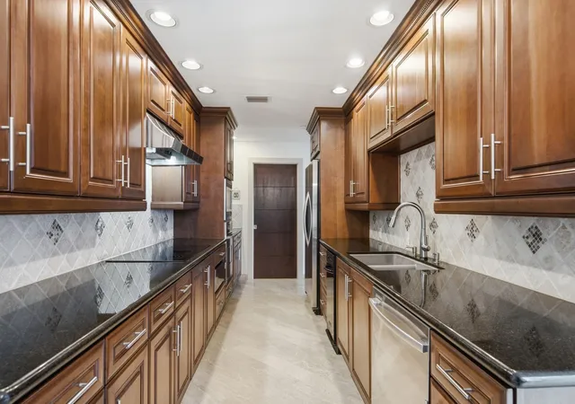 2nd image of 3350 Mccue Rd #2402, Houston, TX 77056 | MLS# 96310397