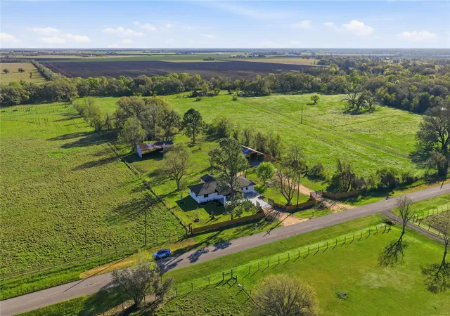 Homes for sale in Damon, TX | 6623 County Road 4, Damon, TX 77430 | MLS# 47226471
