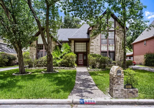 Photo 2 of Single family home for sale at 6906 Mossridge Dr, Houston, TX 77069 | MLS# 10421167 | Listing updated on 2026-08-21