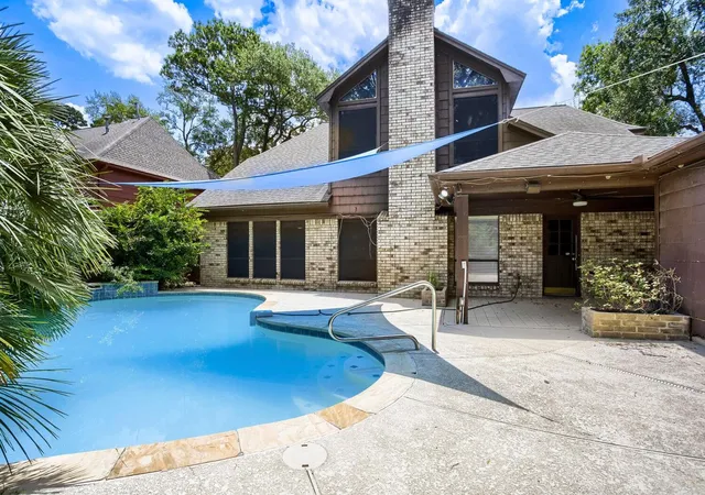 Photo 3 of Single family home for sale at 6906 Mossridge Dr, Houston, TX 77069 | MLS# 10421167 | Listing updated on 2026-08-21