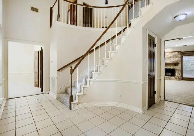 Photo 3 of Single family home for sale at 6906 Mossridge Dr, Houston, TX 77069 | MLS# 10421167 | Listing updated on 2026-08-21
