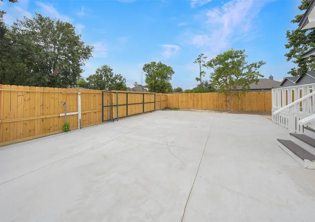 3rd image of 9305 Kentshire Dr, Houston, TX 77078 | MLS# 16109872