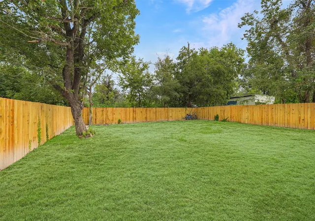 5th image of 9305 Kentshire Dr, Houston, TX 77078 | MLS# 16109872