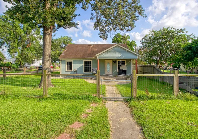 1st image of 514 Avenue B, South Houston, TX 77587 | MLS# 52804256