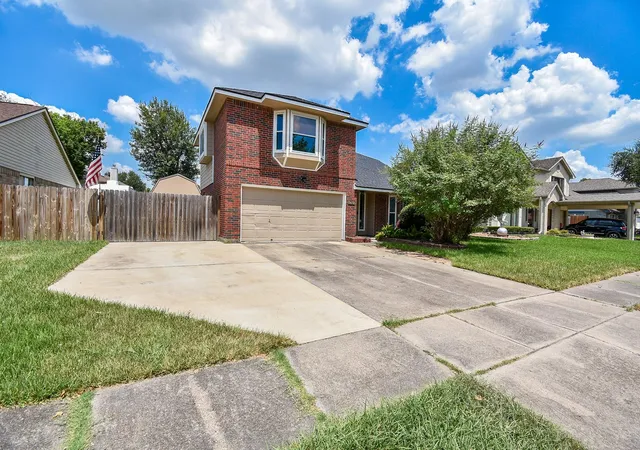 Photo 2 of Sale Pending at 1201 Wildwood Dr, Deer Park, TX 77536 | MLS# 8705652 | Listing updated on 2026-10-06