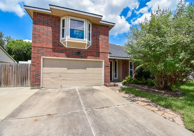 Photo 3 of Sale Pending at 1201 Wildwood Dr, Deer Park, TX 77536 | MLS# 8705652 | Listing updated on 2026-10-06