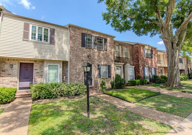 Photo 2 of Condo for sale at 2031 Winrock Blvd #162, Houston, TX 77057 | MLS# 84543479 | Listing updated on 2026-09-04