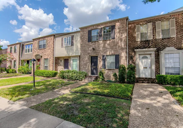 Photo 3 of Condo for sale at 2031 Winrock Blvd #162, Houston, TX 77057 | MLS# 84543479 | Listing updated on 2026-09-04