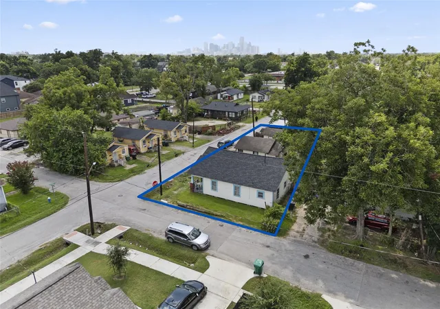 1st image of 5611 Nichols St, Houston, TX 77020 | MLS# 15620135