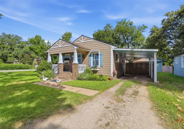3rd image of 208 Mcphail St, Tomball, TX 77375 | MLS# 6063340