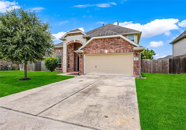 Photo 1 of Single family home for sale at 1805 Majestic Oak Dr, Pearland, TX 77581 | MLS# 39685844 | Listing updated on 2026-09-17