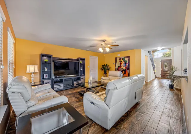 Photo 3 of Single family home for sale at 1805 Majestic Oak Dr, Pearland, TX 77581 | MLS# 39685844 | Listing updated on 2026-09-17