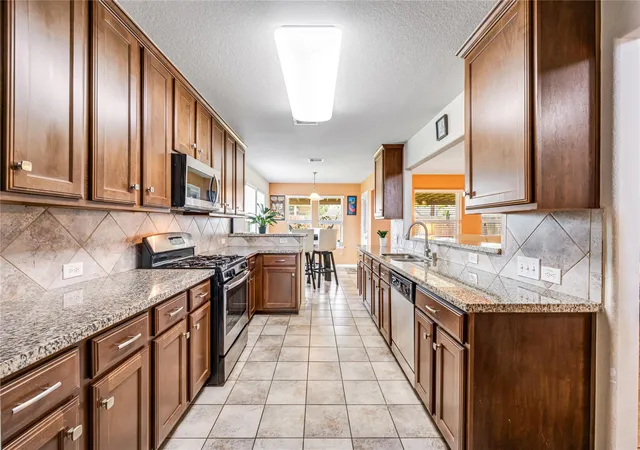 Photo 3 of Single family home for sale at 1805 Majestic Oak Dr, Pearland, TX 77581 | MLS# 39685844 | Listing updated on 2026-09-17