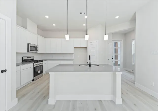 3rd image of 3010 La Rambla Dr, Houston, TX 77047 | MLS# 52979000