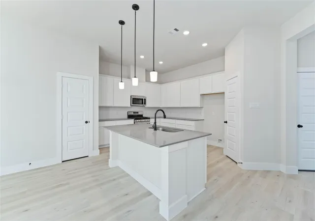 4th image of 3010 La Rambla Dr, Houston, TX 77047 | MLS# 52979000