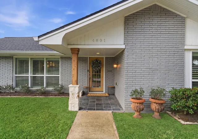 4th image of 4801 Willowbend Blvd, Houston, TX 77035 | MLS# 83356413