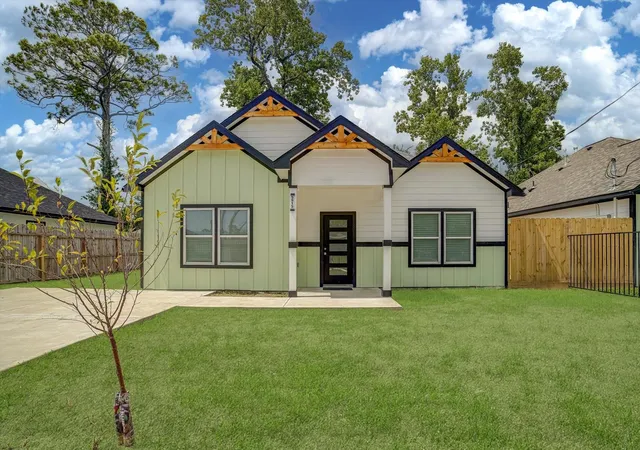 Photo 1 of Single family home for sale at 5915 Rietta St, Houston, TX 77016 | MLS# 84405052 | Listing updated on 2026-08-30