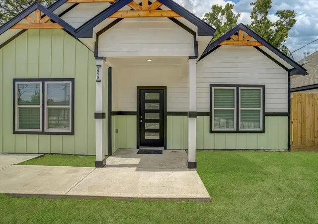 Photo 2 of Single family home for sale at 5915 Rietta St, Houston, TX 77016 | MLS# 84405052 | Listing updated on 2026-08-30