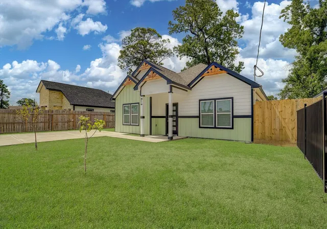 Photo 3 of Single family home for sale at 5915 Rietta St, Houston, TX 77016 | MLS# 84405052 | Listing updated on 2026-08-30