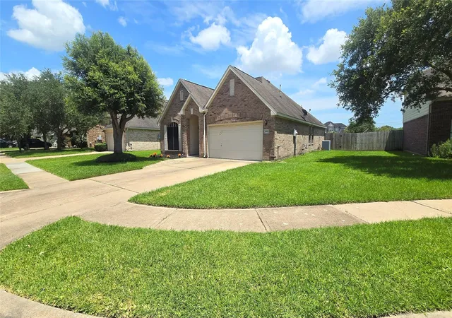 Homes for sale in Pearland, TX | 4109 Oak Point Dr, Pearland, TX 77581 | MLS# 90246202