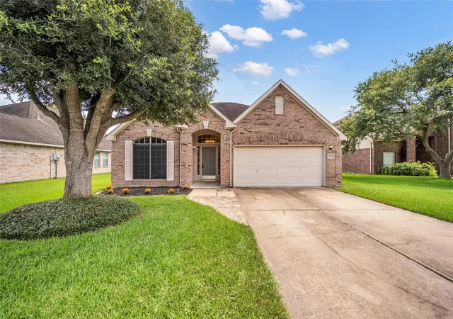 Homes for sale in Pearland, TX | 4109 Oak Point Dr, Pearland, TX 77581 | MLS# 90246202