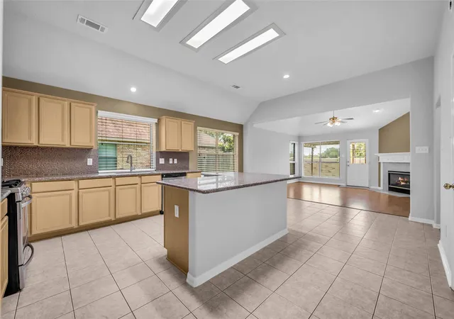 Photo 3 of Sale Pending at 4109 Oak Point Dr, Pearland, TX 77581 | MLS# 90246202 | Listing updated on 2026-09-20