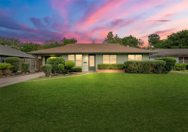 Homes for sale in Houston, TX | 6807 Kingsway Dr, Houston, TX 77087 | MLS# 92055104