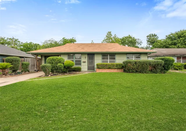 Homes for sale in Houston, TX | 6807 Kingsway Dr, Houston, TX 77087 | MLS# 92055104