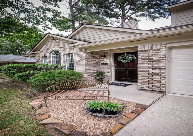 Photo 3 of Single family home for sale at 36 Fallenstone Dr, Spring, TX 77381 | MLS# 91017694 | Listing updated on 2026-09-15